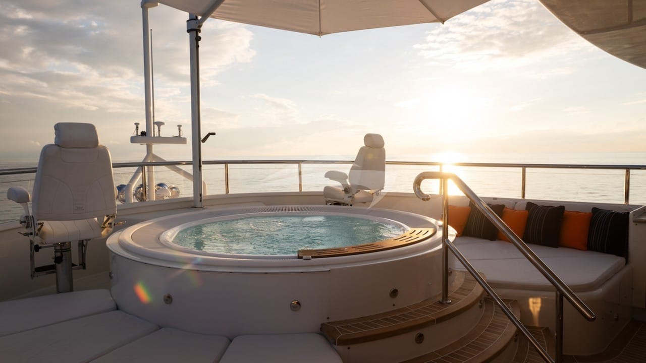 SunDeck Jacuzzi Forward