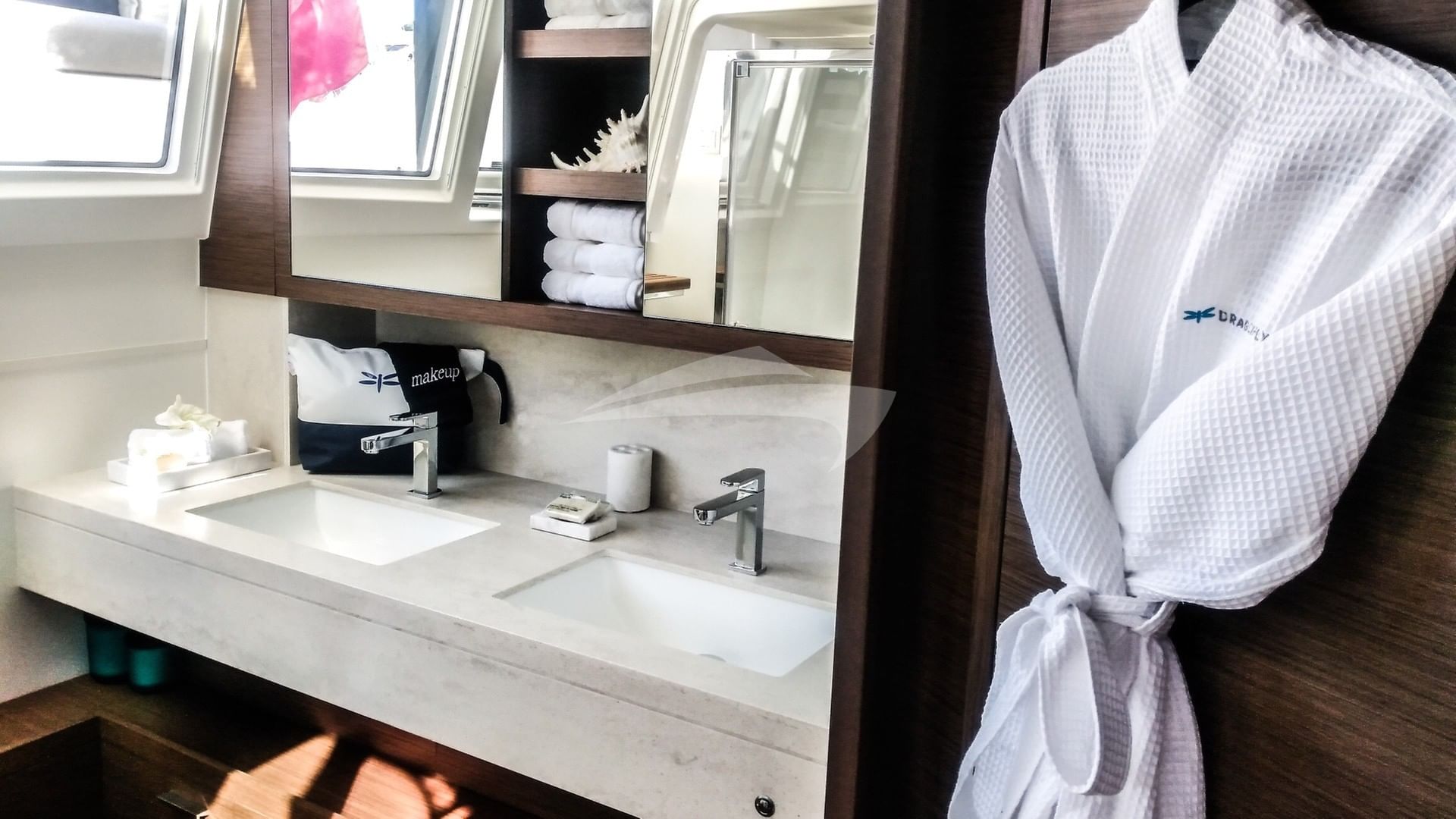 Guest head and shower