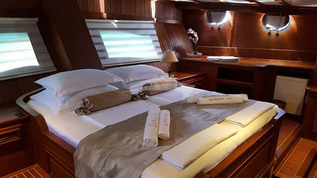 DOLCE VITA yacht charter photo 3
