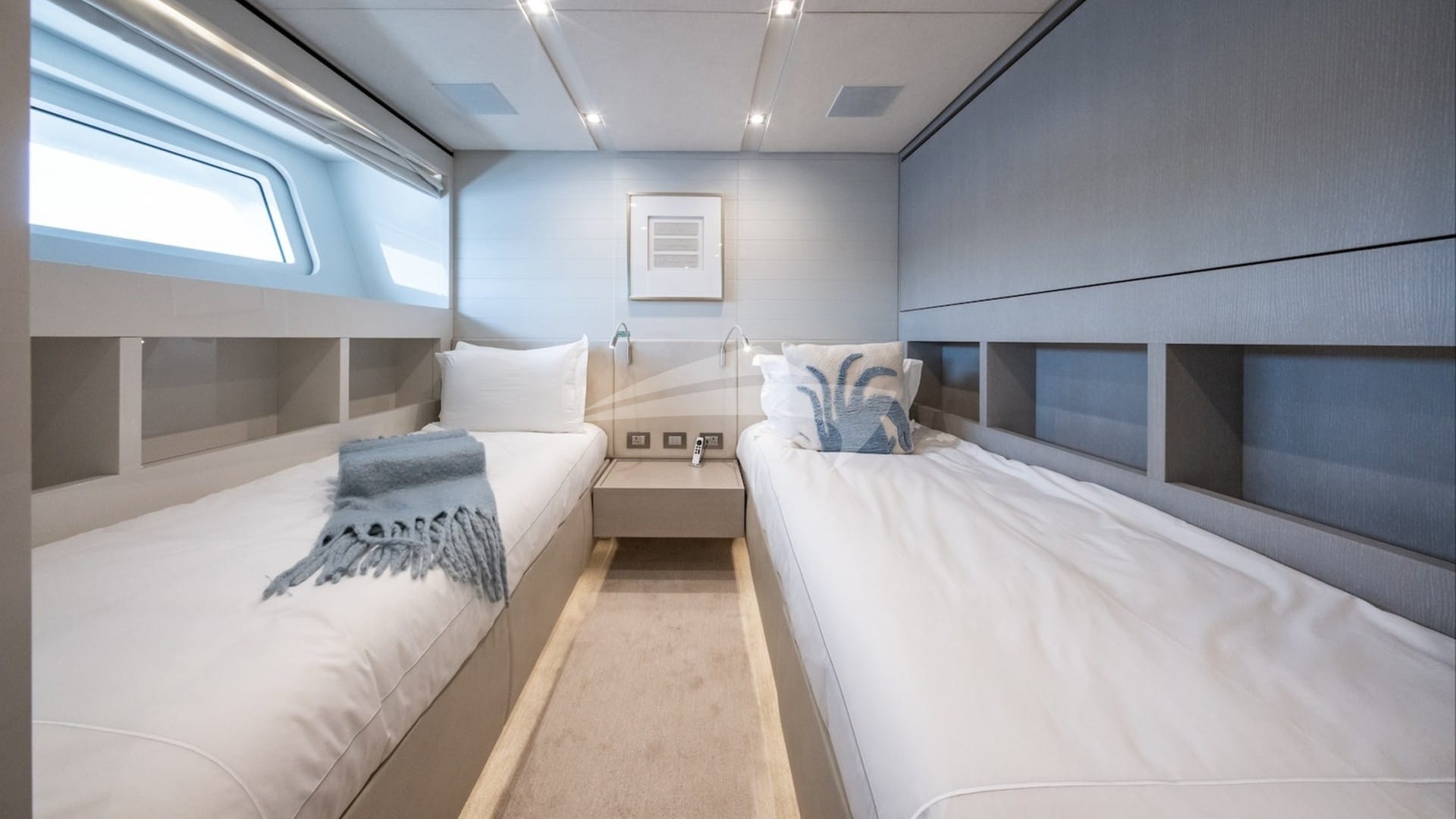 Twin stateroom with pullman