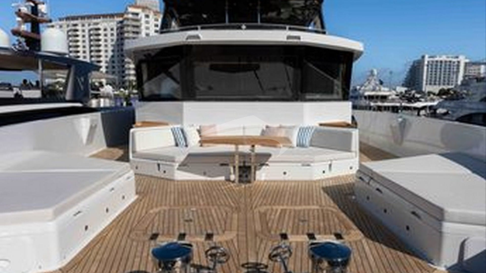 Foredeck Seating