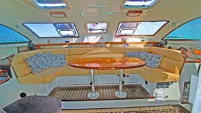 Spacious Main Salaon - Table seats 10