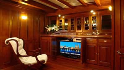 Saloon TV