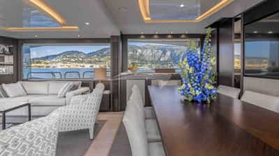 Saloon \ Dining