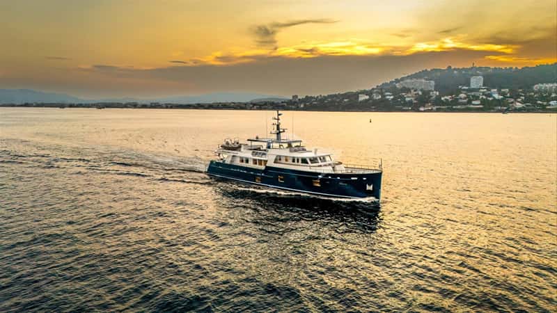 ARAOK II 33m motor yacht charter, photo 4