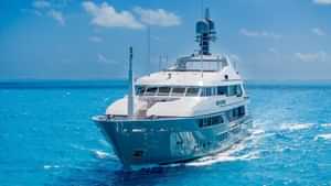 Luxury superyacht REVERIE- bow