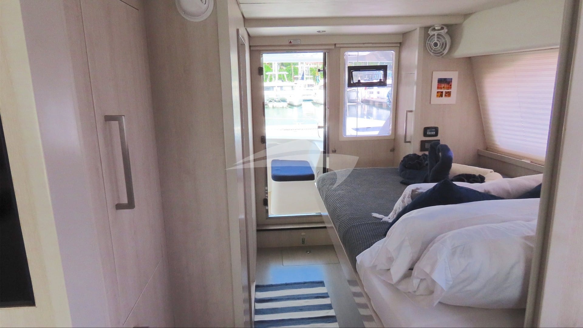 Starboard maindeck queen suite
