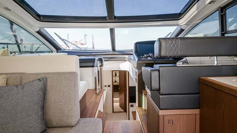 X 15m motor yacht charter, photo 8