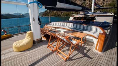 Foredeck Seating
