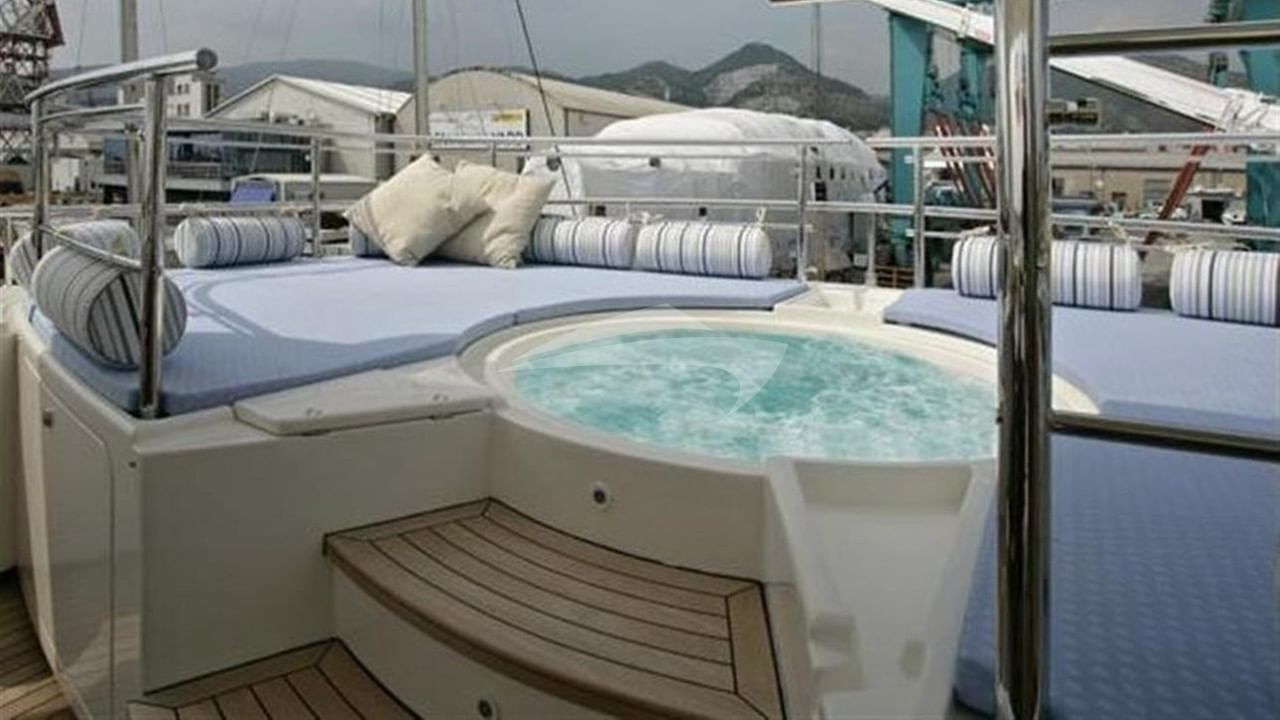 Deck Jacuzzi