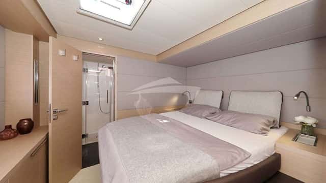 CHAMPAGNE PLEASE yacht charter photo 5