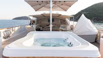 Deck Jacuzzi
