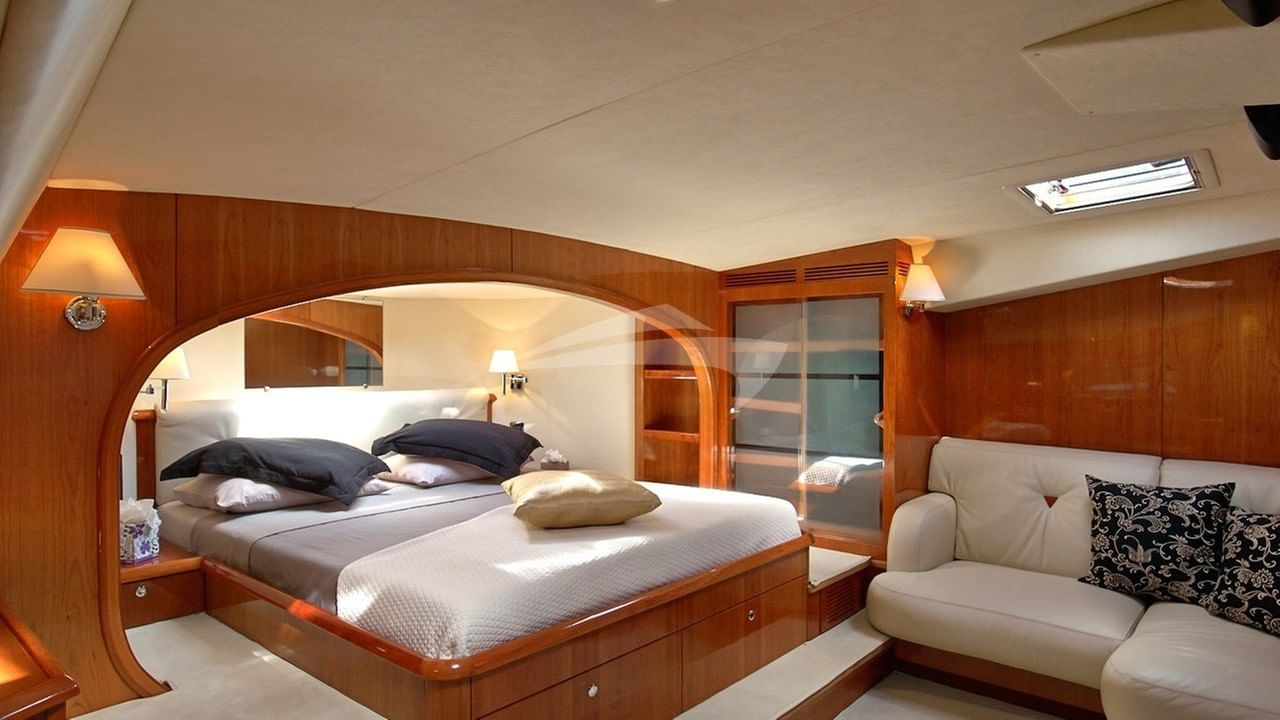 Master cabin - other view