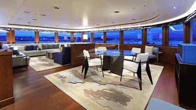 Upper deck observation lounge