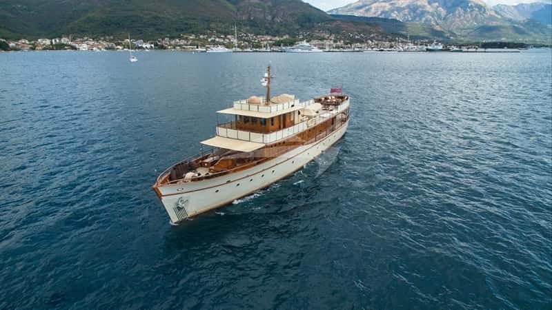 OVER THE RAINBOW 35m motor yacht charter, photo 5
