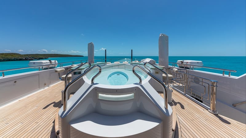 Deck Jacuzzi