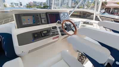 Upper deck helm