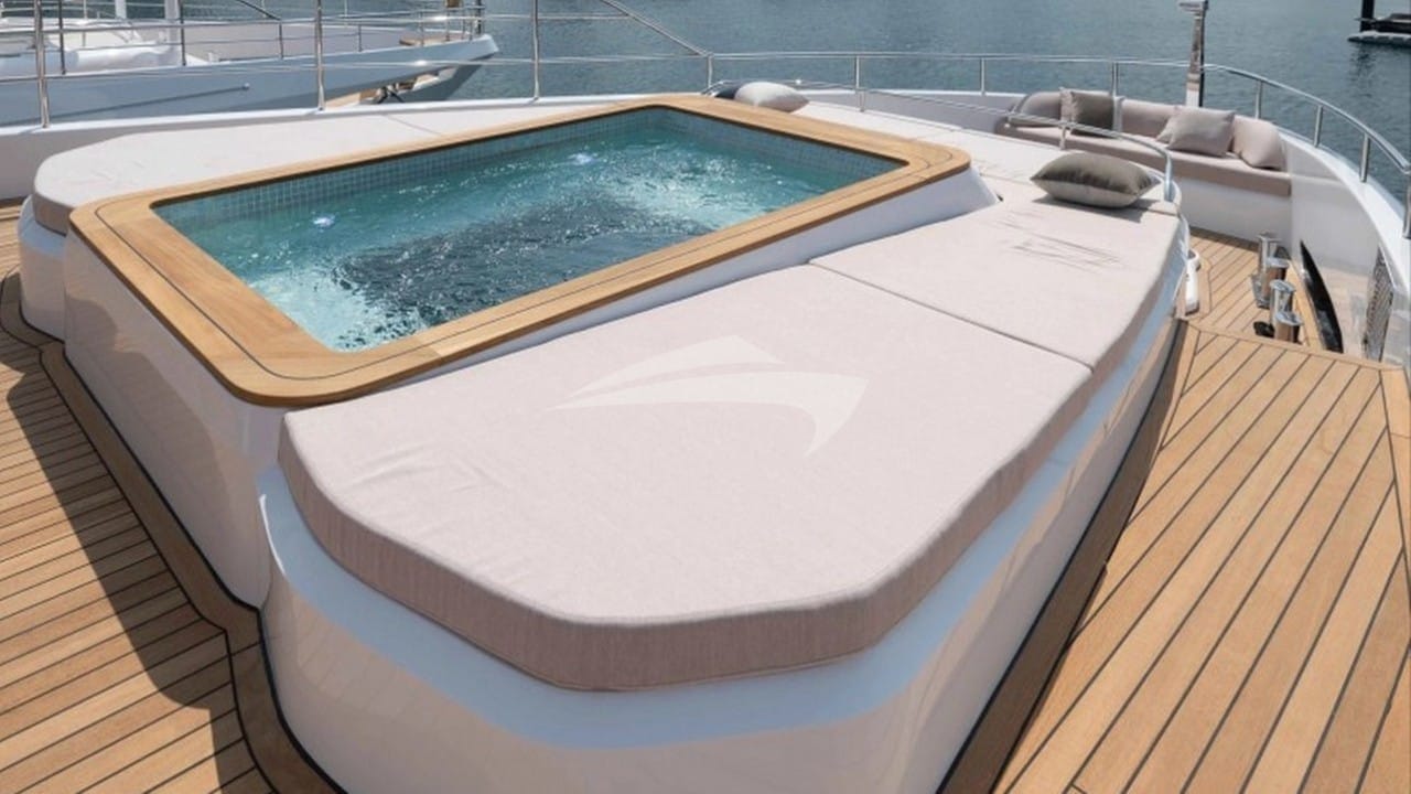 Deck Jacuzzi