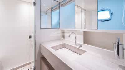 Guest double en suite with shower