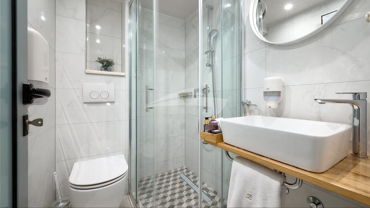 BELLEZZA Guest Bathroom