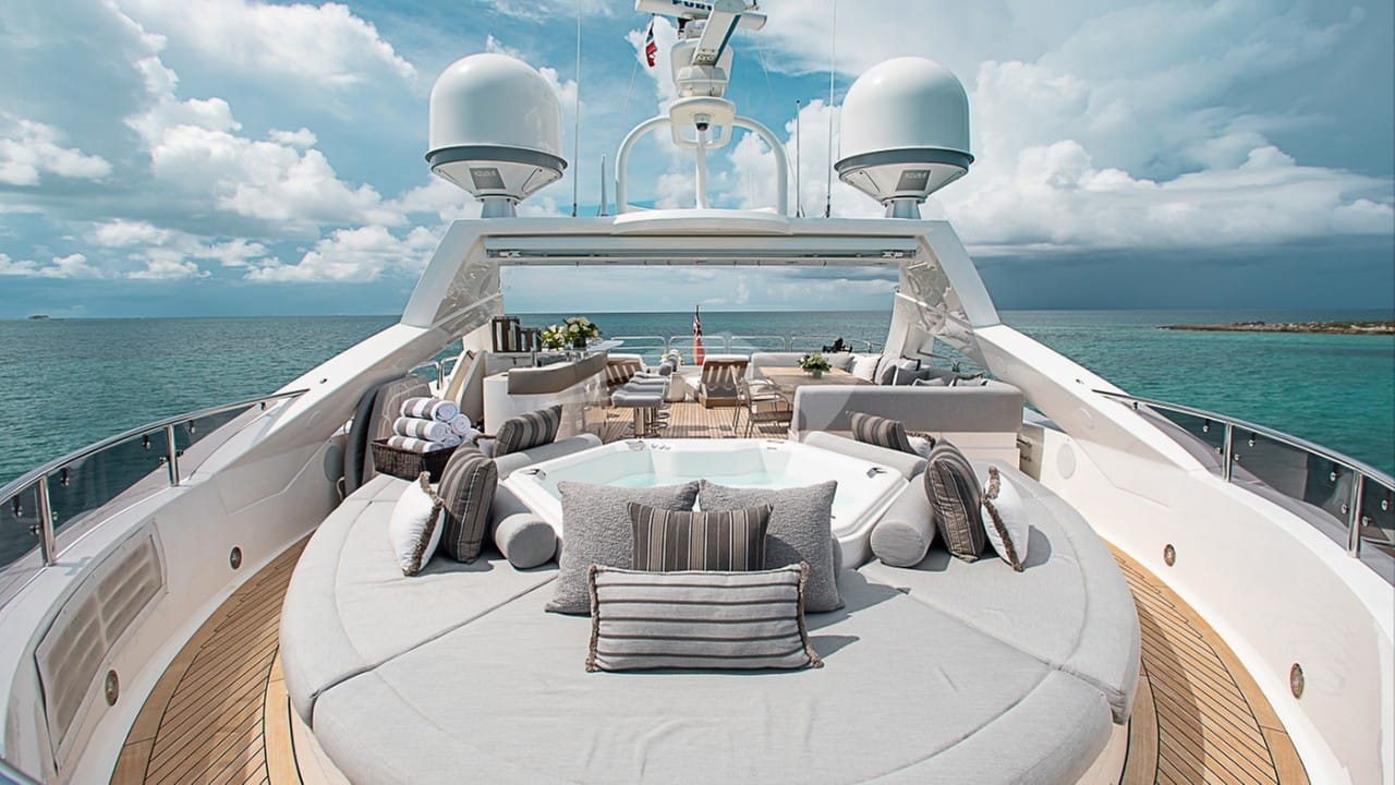Sundeck, view aft