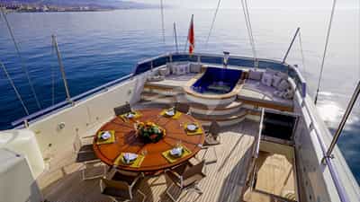 Upper deck aft