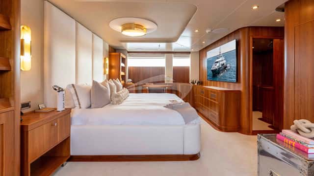 STAY SALTY yacht charter photo 5