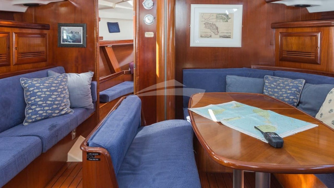 saloon area with dining table