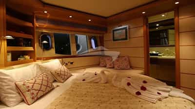 DOUBLE CABIN