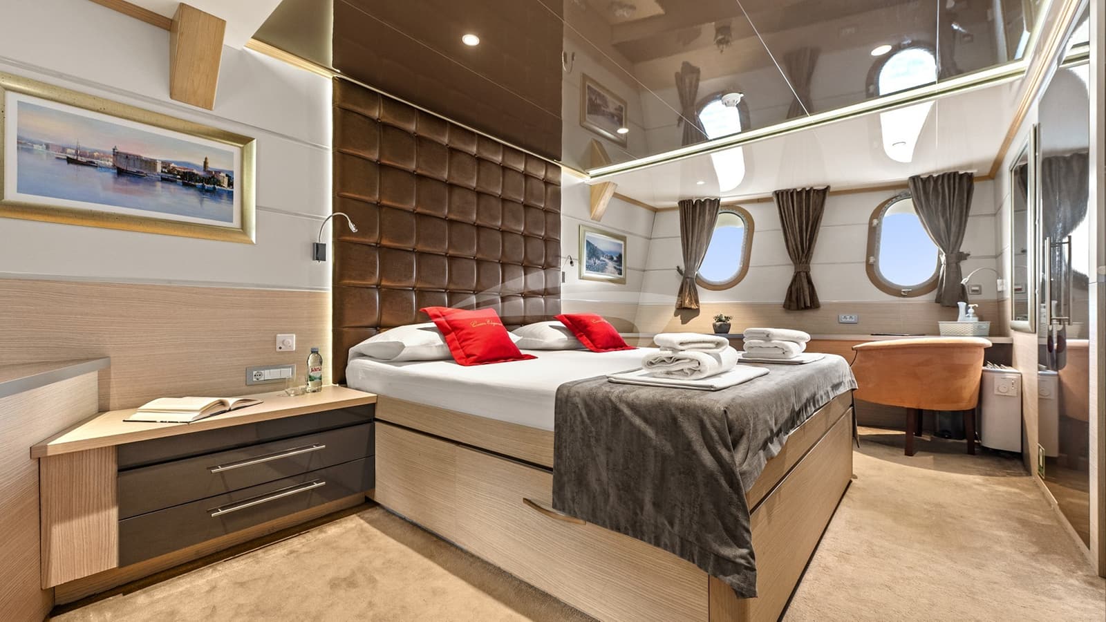 QUEEN ELEGANZA, photo from the yacht portfolio 26