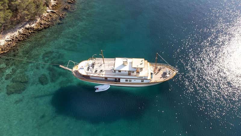 GALLANT 31m motor yacht charter