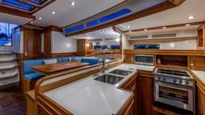 Yacht Charter CIRRUS With Worth Avenue Yachts
