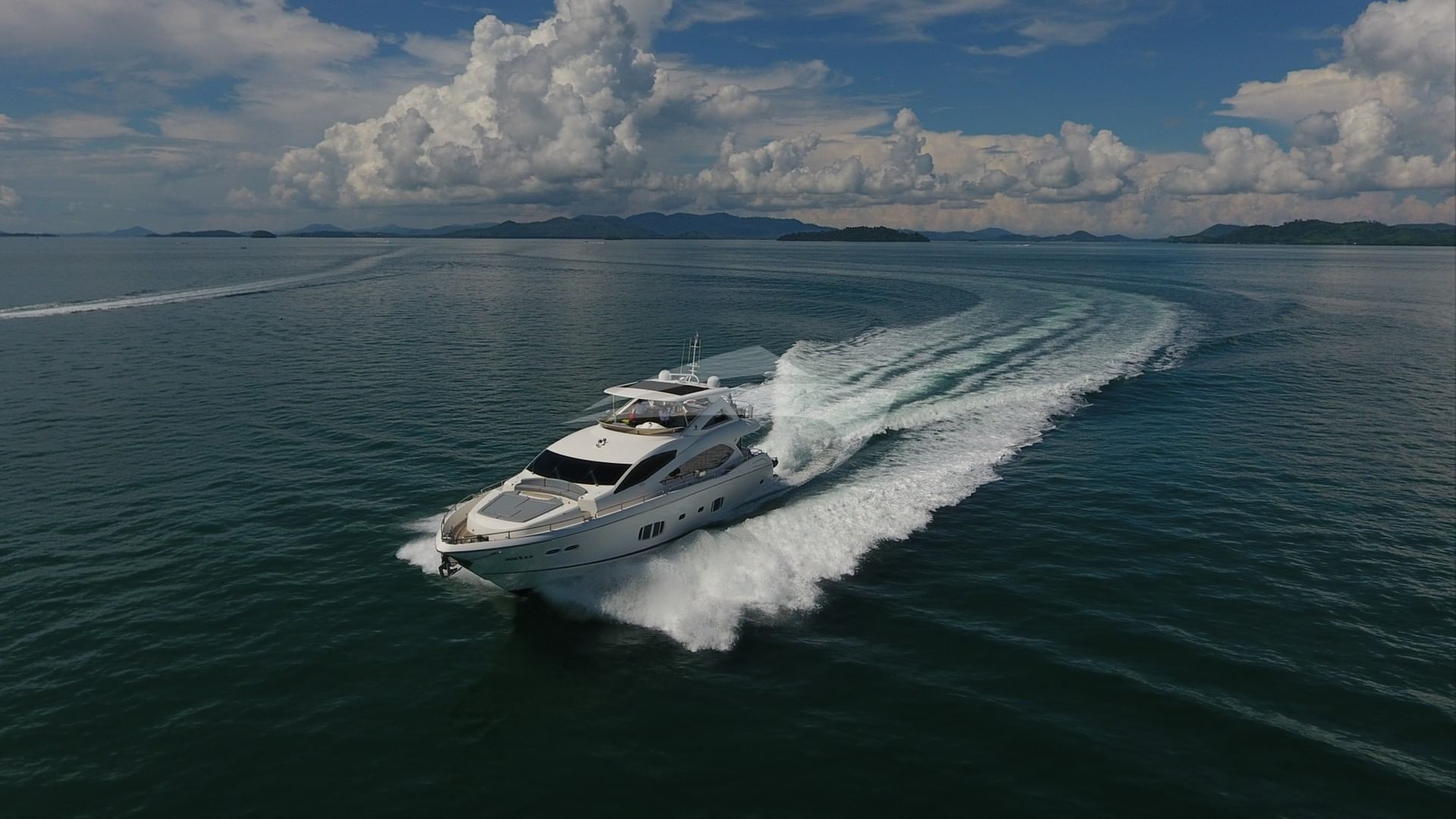 Sunseeker MAXXX  Underway