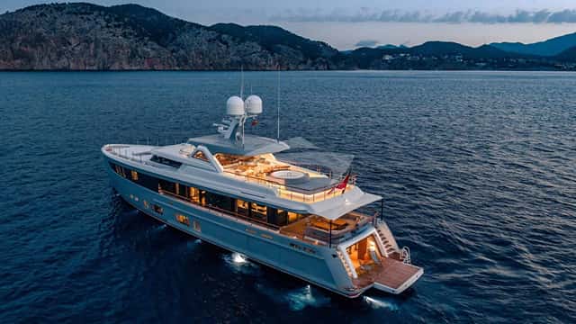 DELTA ONE yacht charter photo 3