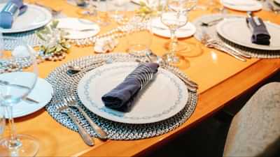 THANDEKA - Dining Table