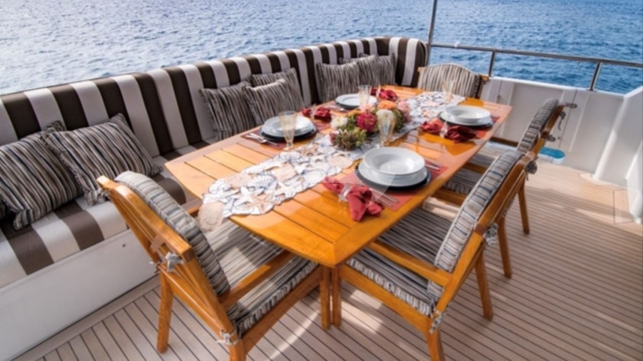 Deck Dining
