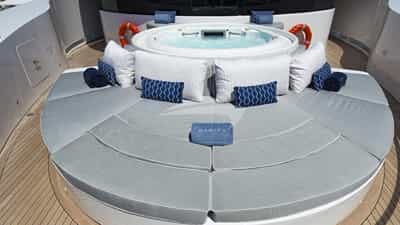 Deck Jacuzzi