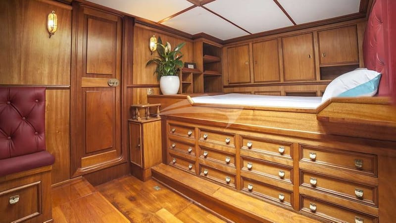 Aft cabin