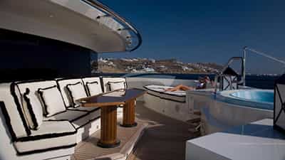 Deck Jacuzzi