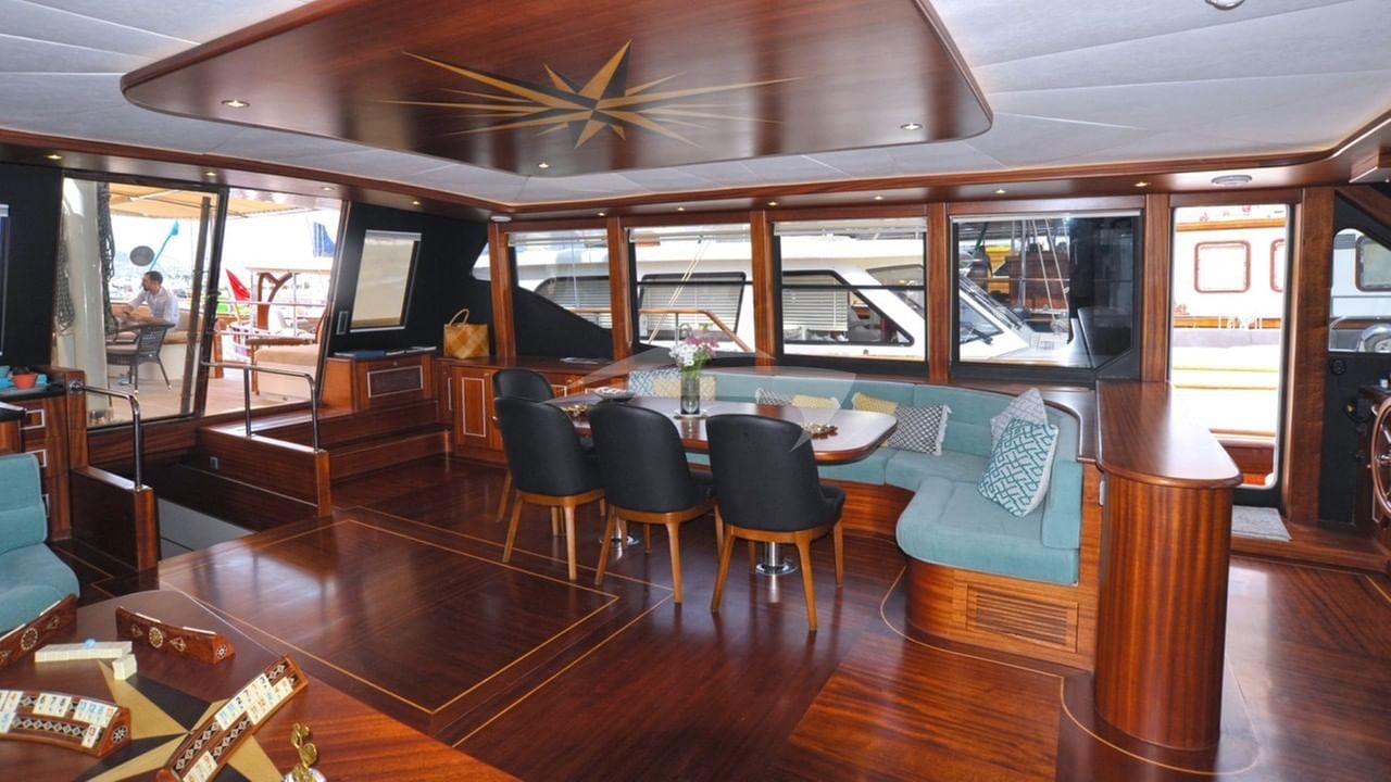 Interior saloon and dining