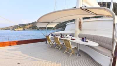 Foredeck Dining