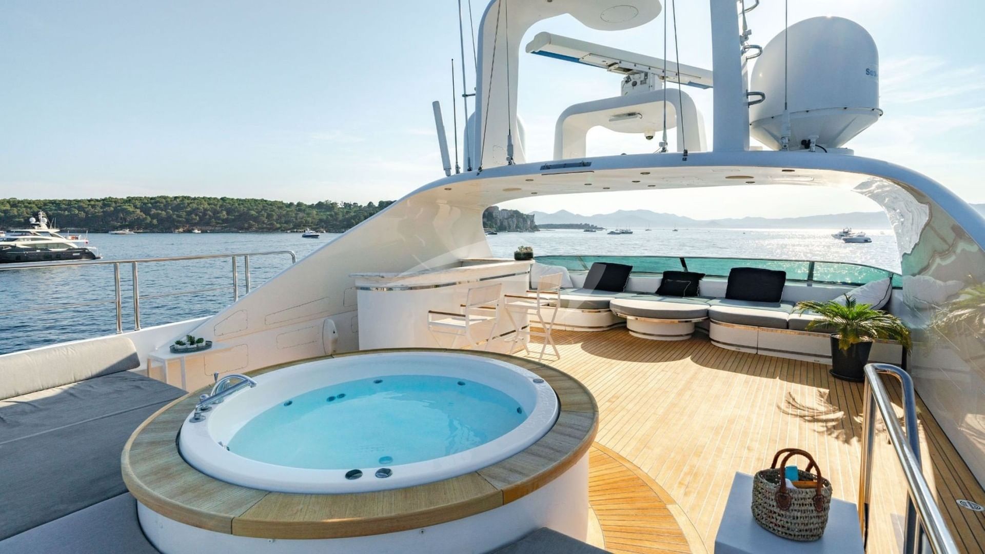Deck Jacuzzi