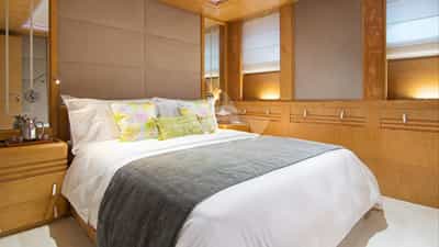 Guest cabin