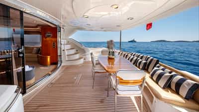 Aft Deck Seating