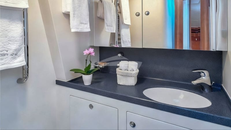 DARK STAR OF LONDON - Bathroom