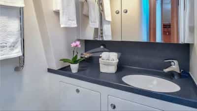 DARK STAR OF LONDON - Bathroom