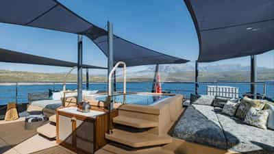 Deck Jacuzzi
