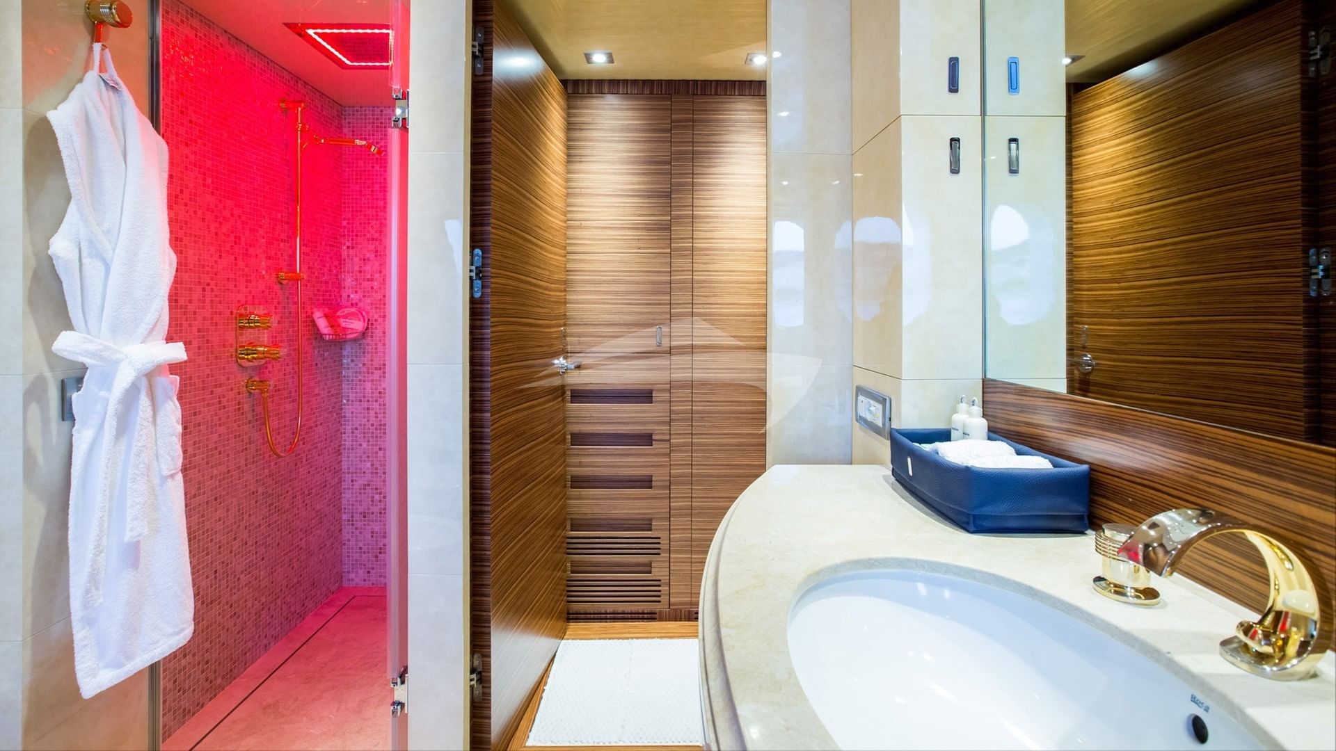 Double Cabin Bathroom