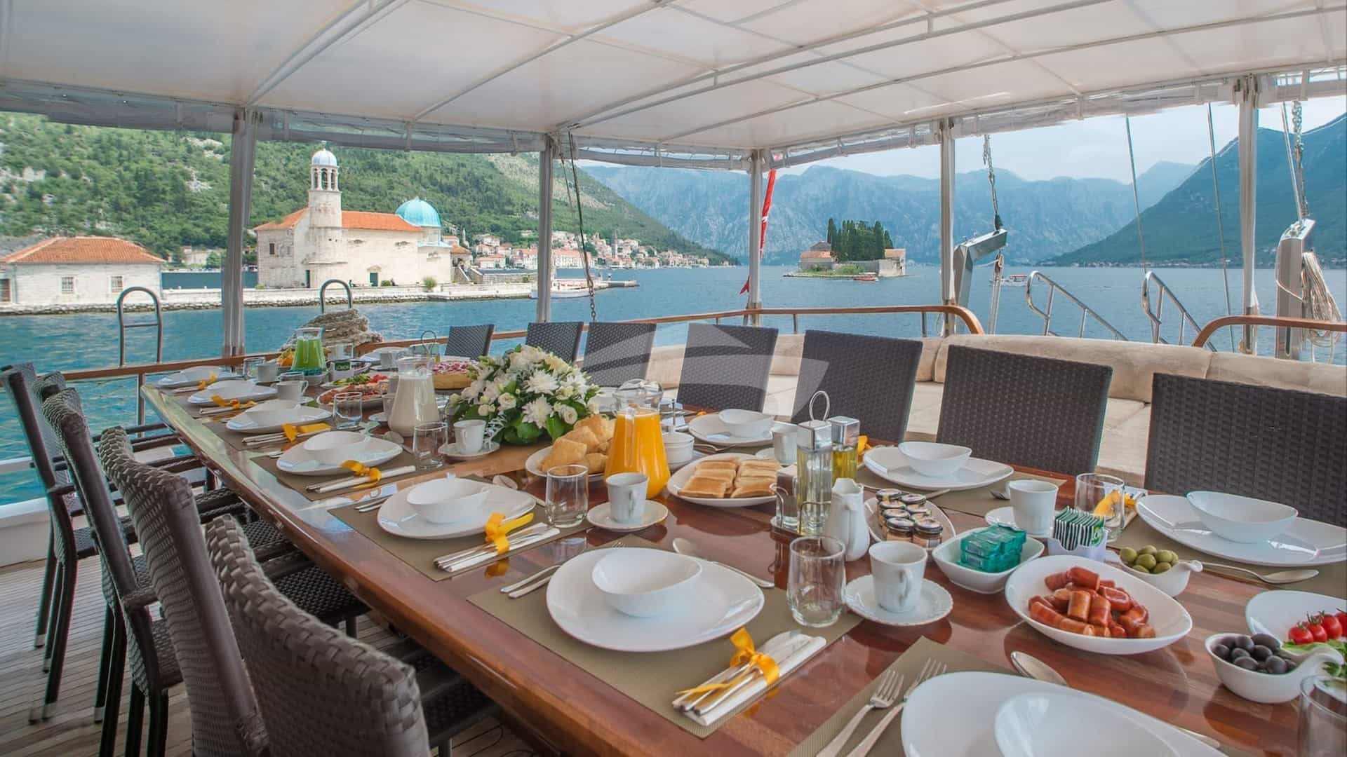Deck Dining