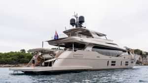 Yacht Charter THE PALM